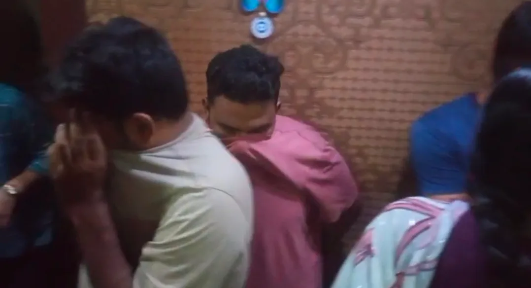 स्पा सेंटर की आड़ में देह व्यापार का पर्दाफाश, मैनेजर और महिला दलाल समेत 9 गिरफ्तार